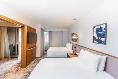 Suite Doble de 1 dormitorio con sofá cama y balcón - 2 camas del hotel Intercontinental Barcelona, An Ihg. Foto 7