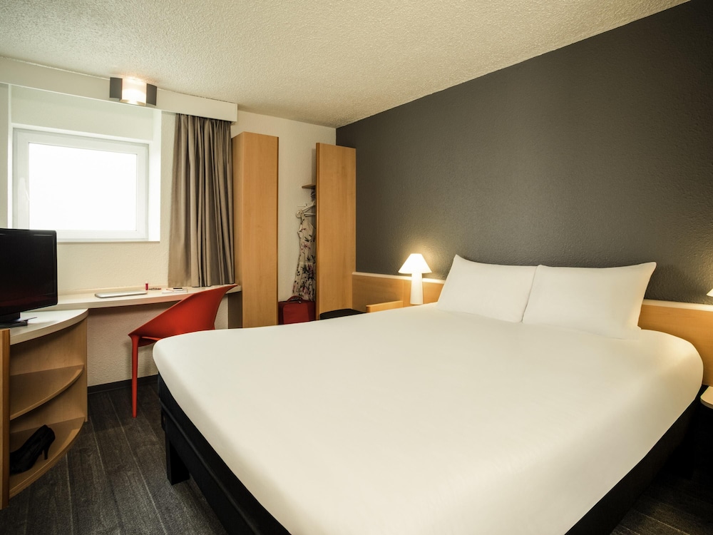Habitación Standard con una cama doble del hotel Ibis Chevilly Orly Tram 7. Foto 5