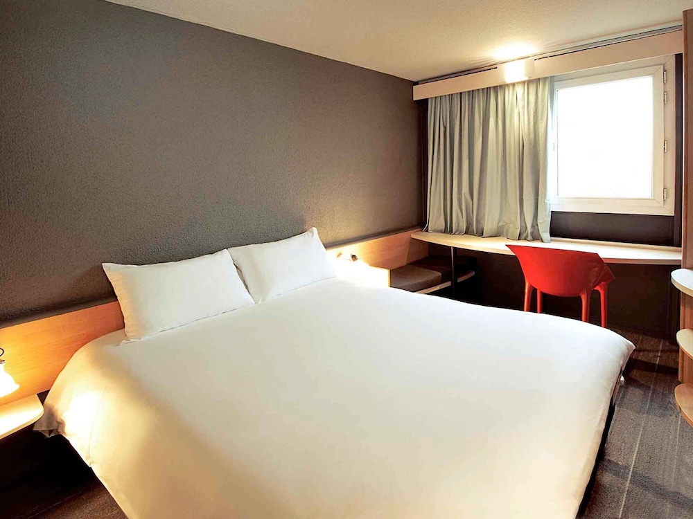 Habitación Standard con una cama doble del hotel Ibis Chevilly Orly Tram 7. Foto 7