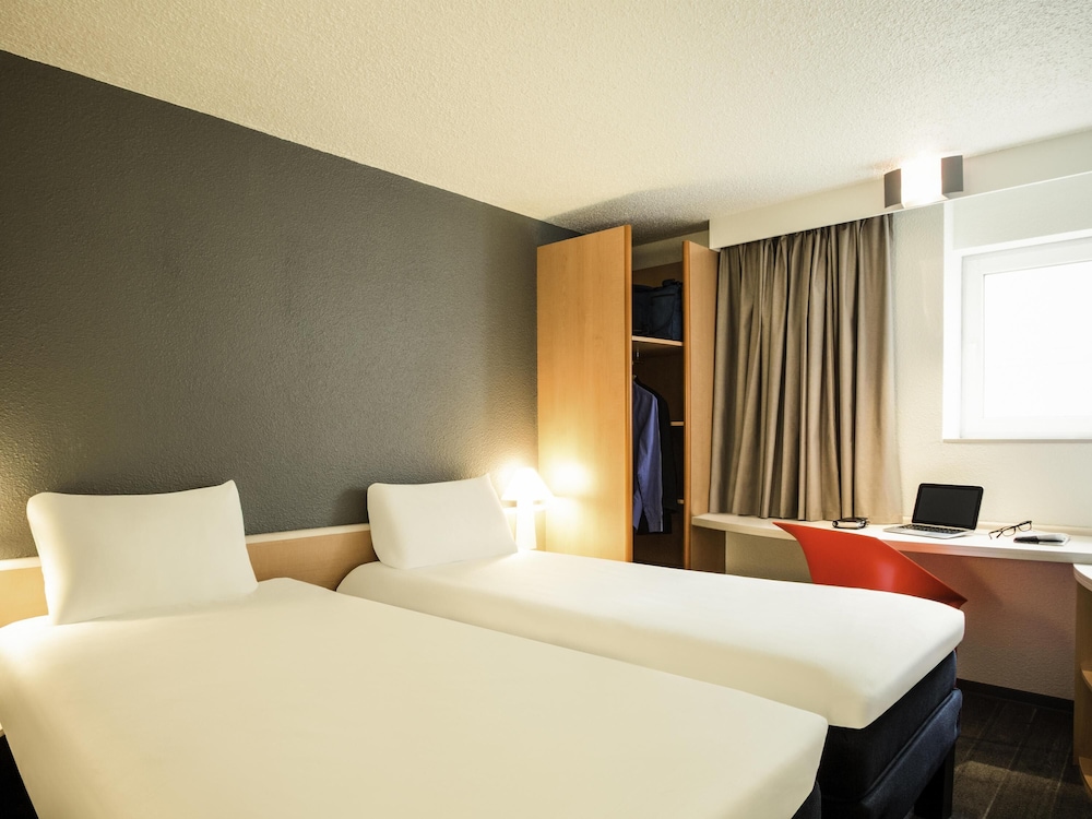 Habitación Standard con dos camas individuales del hotel Ibis Chevilly Orly Tram 7. Foto 2