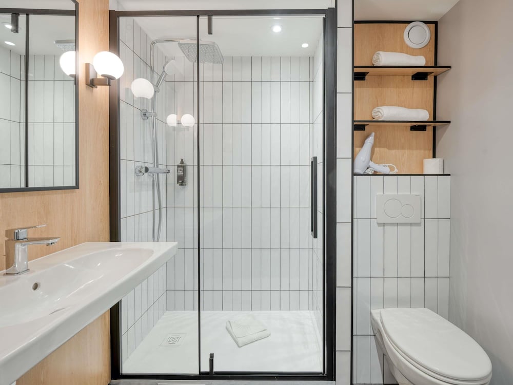 Habitación Standard con dos camas individuales del hotel Ibis Chevilly Orly Tram 7. Foto 7