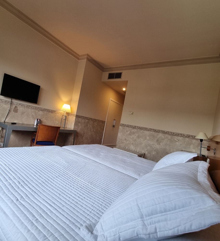 Habitación con 1 cama doble o 2 individuales del hotel Azar. Foto 4