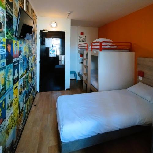 Habitación Cabrio, 3 camas individuales con baño: nuevo #ontheroad del hotel f1 Lyon Bourgoin-jallieu. Foto 4
