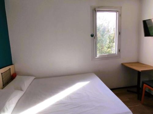 Habitación Cabrio, 1 cama doble con baño: nuevo #ontheroad del hotel f1 Lyon Bourgoin-jallieu. Foto 2
