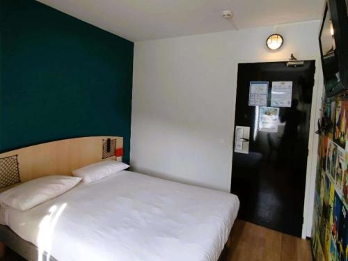 Habitación Cabrio, 1 cama doble con baño: nuevo #ontheroad del hotel f1 Lyon Bourgoin-jallieu. Foto 3