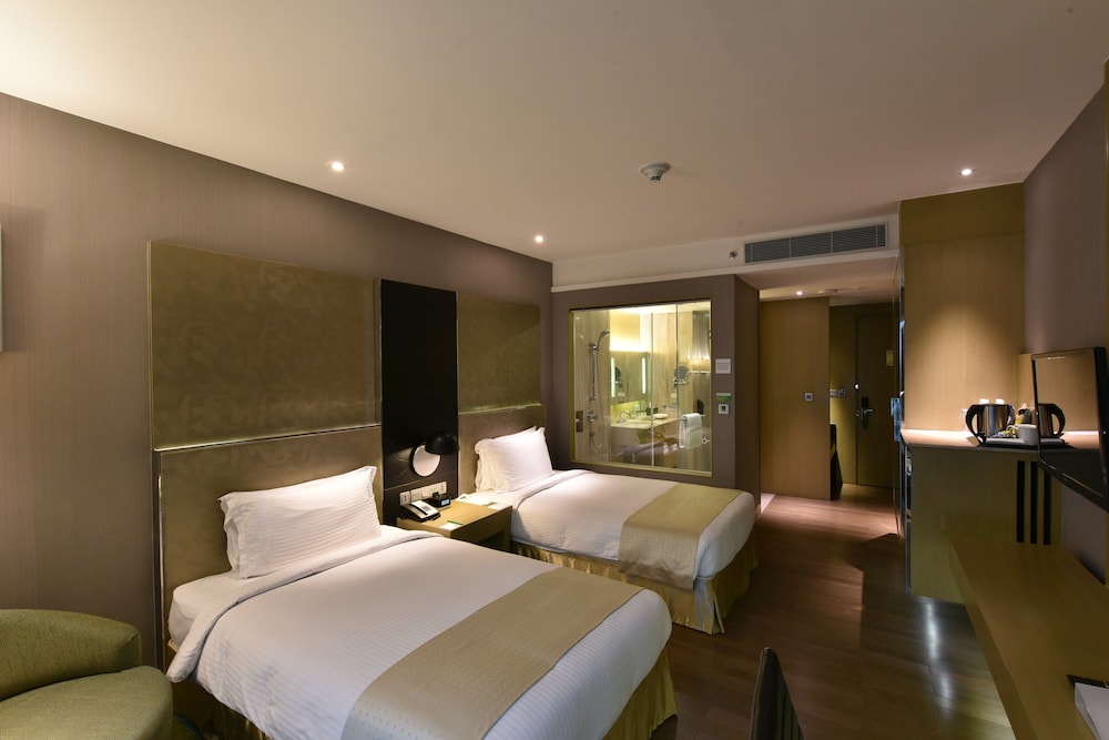 Habitación estándar, 2 camas individuales, no fumadores, vistas a la piscina del hotel Holiday Inn New Delhi International Airport, An Ihg. Foto 1
