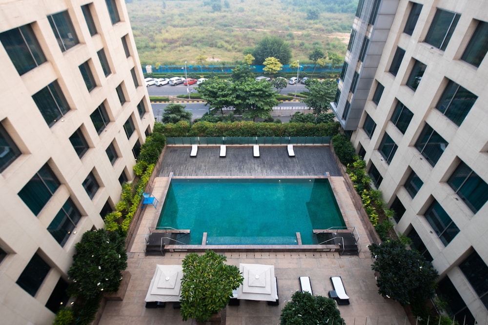 Habitación estándar, 1 cama de matrimonio grande, no fumadores, vistas a la piscina del hotel Holiday Inn New Delhi International Airport, An Ihg. Foto 5