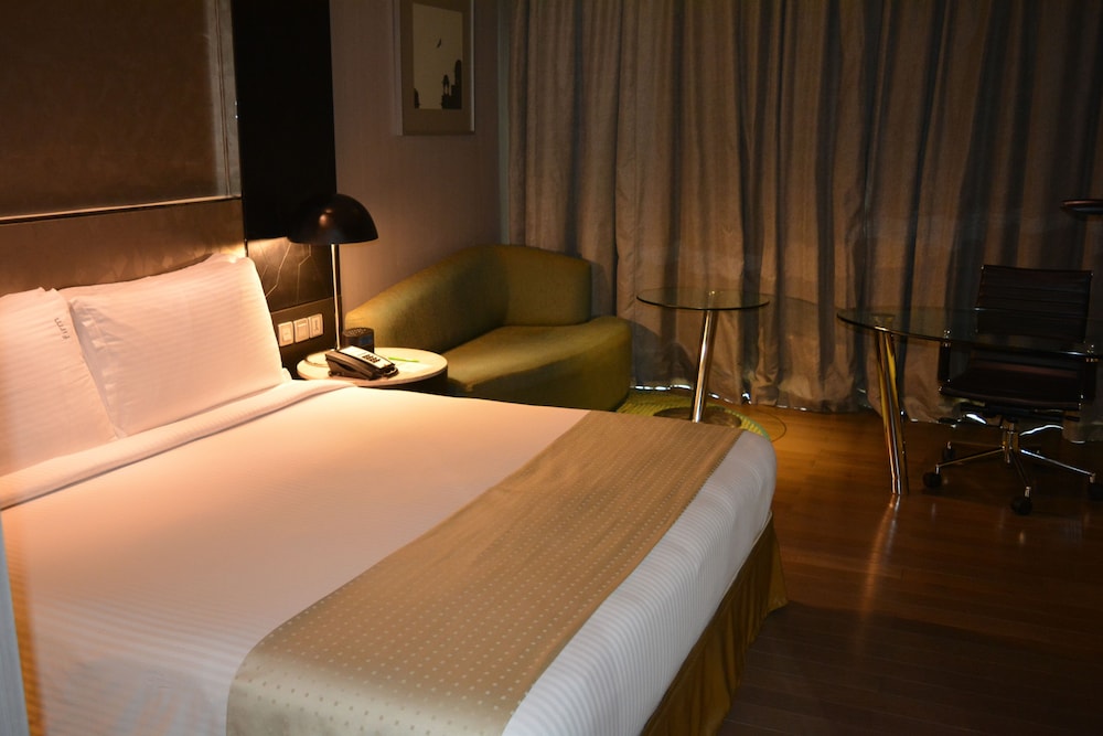 Habitación estándar, 1 cama de matrimonio grande, no fumadores del hotel Holiday Inn New Delhi International Airport, An Ihg. Foto 2