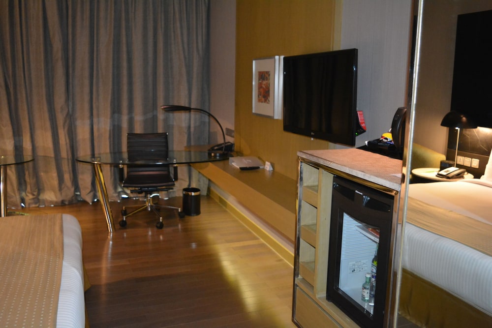 Habitación estándar, 1 cama de matrimonio grande, no fumadores del hotel Holiday Inn New Delhi International Airport, An Ihg. Foto 3