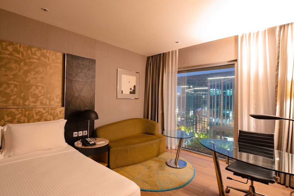 Habitación estándar, 1 cama de matrimonio grande, accesible para personas con discapacidad del hotel Holiday Inn New Delhi International Airport, An Ihg
