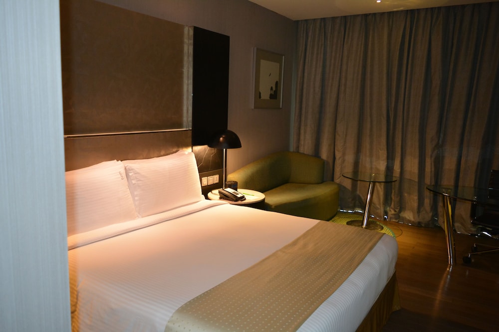 Habitación estándar, 1 cama de matrimonio grande, accesible para personas con discapacidad del hotel Holiday Inn New Delhi International Airport, An Ihg. Foto 3