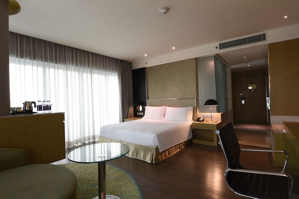 Suite, 1 cama de matrimonio grande, no fumadores del hotel Holiday Inn New Delhi International Airport, An Ihg. Foto 2