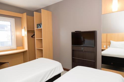 Habitación Doble Estándar - 2 camas del hotel Ibis Buenos Aires Congreso. Foto 7