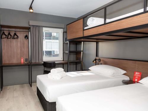 Habitación Estándar con 3 camas individuales del hotel Ibis Buenos Aires Congreso
