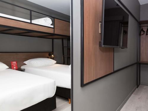 Habitación Estándar con 3 camas individuales del hotel Ibis Buenos Aires Congreso. Foto 4