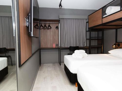 Habitación Estándar con 3 camas individuales del hotel Ibis Buenos Aires Congreso. Foto 5