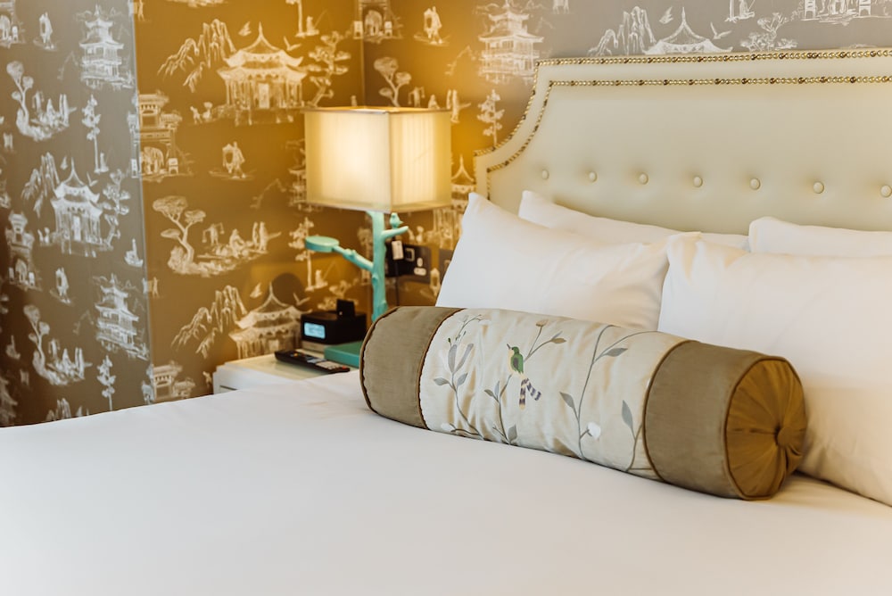 Habitación Deluxe, 1 cama de matrimonio grande del hotel Dorsett Shepherds Bush. Foto 3