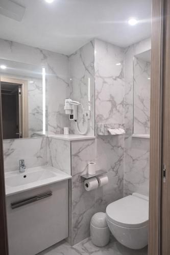 Habitación Doble Confort - 2 camas del hotel Geographotel Paris - Roissy Cdg Airport. Foto 2