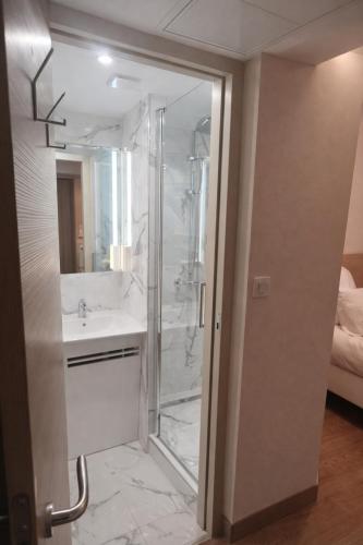 Comfort Double Room del hotel Geographotel Paris - Roissy Cdg Airport. Foto 6