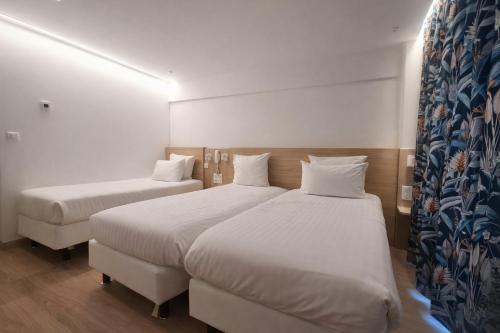 Habitación Triple Confort del hotel Geographotel Paris - Roissy Cdg Airport. Foto 1