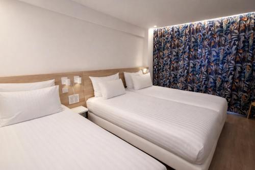 Habitación Triple Confort del hotel Geographotel Paris - Roissy Cdg Airport. Foto 3