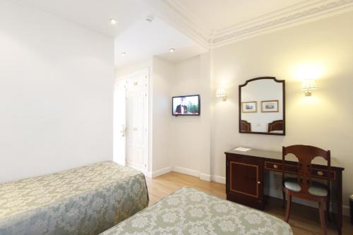 Habitación Doble Deluxe con terraza del hotel El Rincon de Gran Via. Foto 5