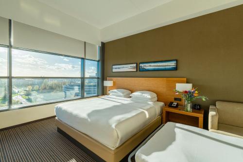 Habitación Grande con cama extragrande del hotel Hyatt Place Amsterdam Airport