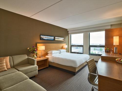 Habitación con cama extragrande - Planta superior del hotel Hyatt Place Amsterdam Airport. Foto 5
