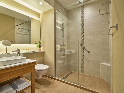Habitación con cama extragrande - Planta superior del hotel Hyatt Place Amsterdam Airport. Foto 8