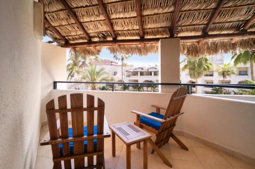 Habitación Doble Estándar con 2 camas dobles del hotel Grand Decameron Los Cabos, A Trademark All-Inclusive Resort. Foto 4
