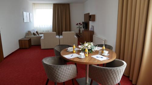 Suite con minibar gratuito del hotel Saffron. Foto 1