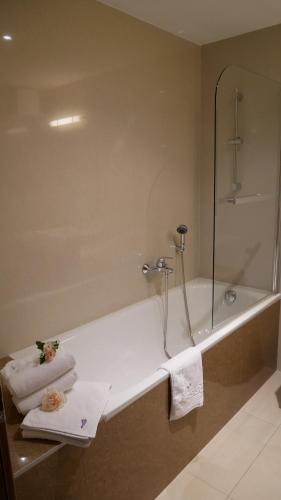 Suite con minibar gratuito del hotel Saffron. Foto 5