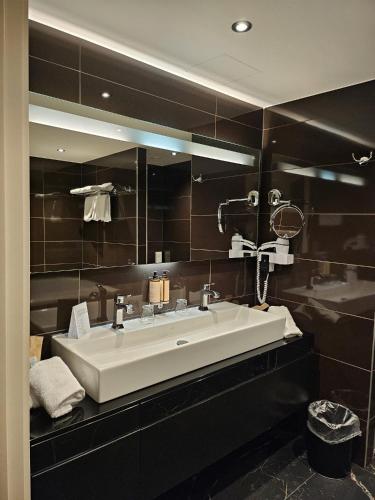 Suite Doble Ejecutiva (1 cama doble) del hotel Mercure Brussels Centre Midi. Foto 7