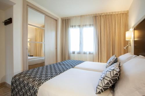 Apartamento de 1 dormitorio con vistas al jardín del hotel Grupotel Los Príncipes and Spa
