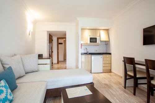 Apartamento de 1 dormitorio con vistas al jardín del hotel Grupotel Los Príncipes and Spa. Foto 2