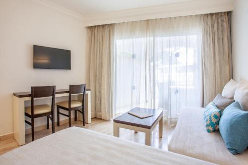 Apartamento de 1 dormitorio con vistas al jardín del hotel Grupotel Los Príncipes and Spa. Foto 3