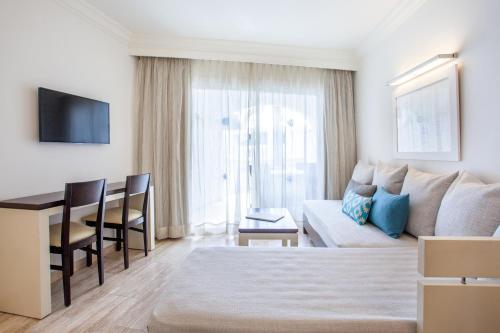 Apartamento de 1 dormitorio con vistas al jardín del hotel Grupotel Los Príncipes and Spa. Foto 4