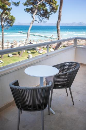 Habitación Deluxe con vistas laterales al mar del hotel Grupotel Los Príncipes and Spa. Foto 5