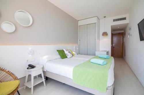 Habitación Doble Económica del hotel JS Sol de Alcudia. Foto 2