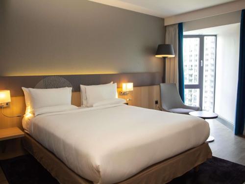Habitación Superior - 1 cama grande del hotel Novotel London Wembley. Foto 1