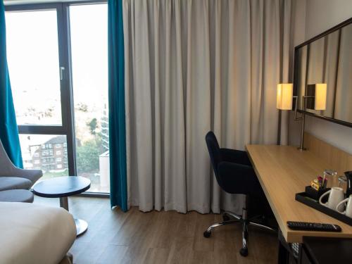 Habitación Superior - 1 cama grande del hotel Novotel London Wembley. Foto 4