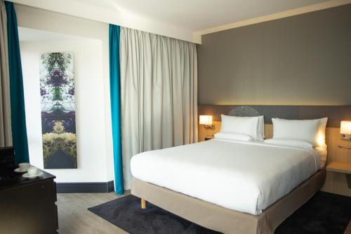 Habitación Doble Executive con sofá del hotel Novotel London Wembley. Foto 8