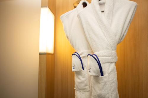 Habitación Doble Executive con sofá del hotel Novotel London Wembley. Foto 14