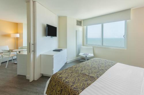 Suite Junior con vistas al mar del hotel Ghl Corales De Indias. Foto 6