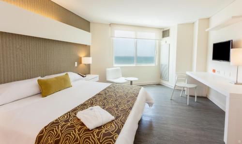 Suite Junior con vistas al mar del hotel Ghl Corales De Indias. Foto 7