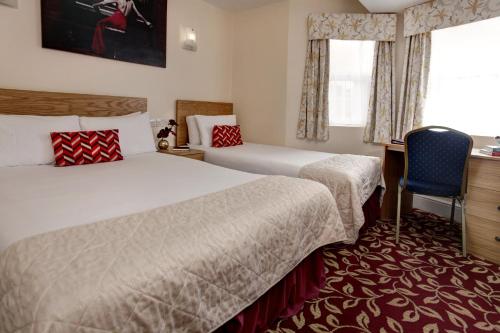 Habitación Familiar con 2 camas dobles del hotel Best Western Greater London. Foto 1