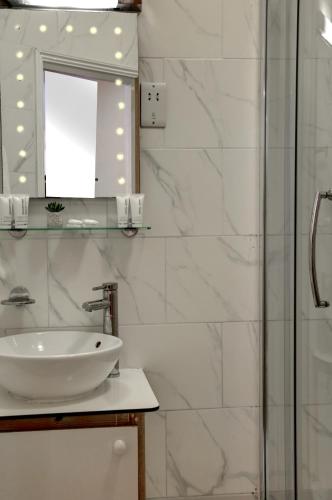 Habitación Familiar con 2 camas dobles del hotel Best Western Greater London. Foto 13