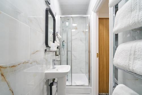 Habitación Doble Estándar - No fumadores del hotel Best Western Greater London. Foto 12