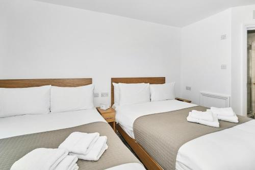 Family Room with Double and Single Beds - Non - Smoking del hotel Best Western Greater London. Foto 8