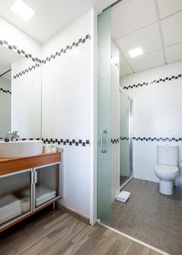 Apartamento de 1 dormitorio con vistas a la piscina del hotel Pierre and Vacances Marazul del Sur. Foto 5